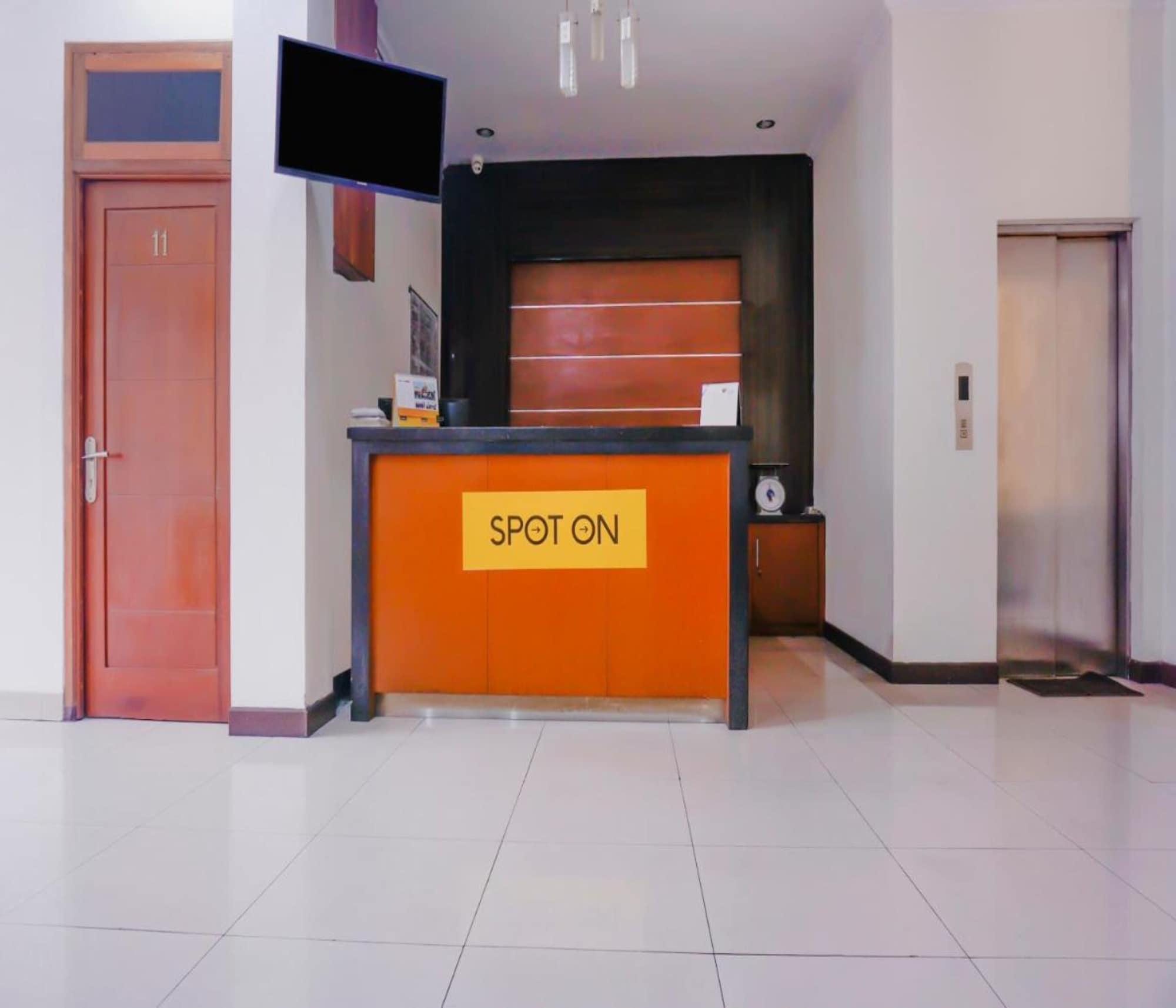Oyo 2357 Syariah Grand Raudhah Hotel Jakarta Kültér fotó