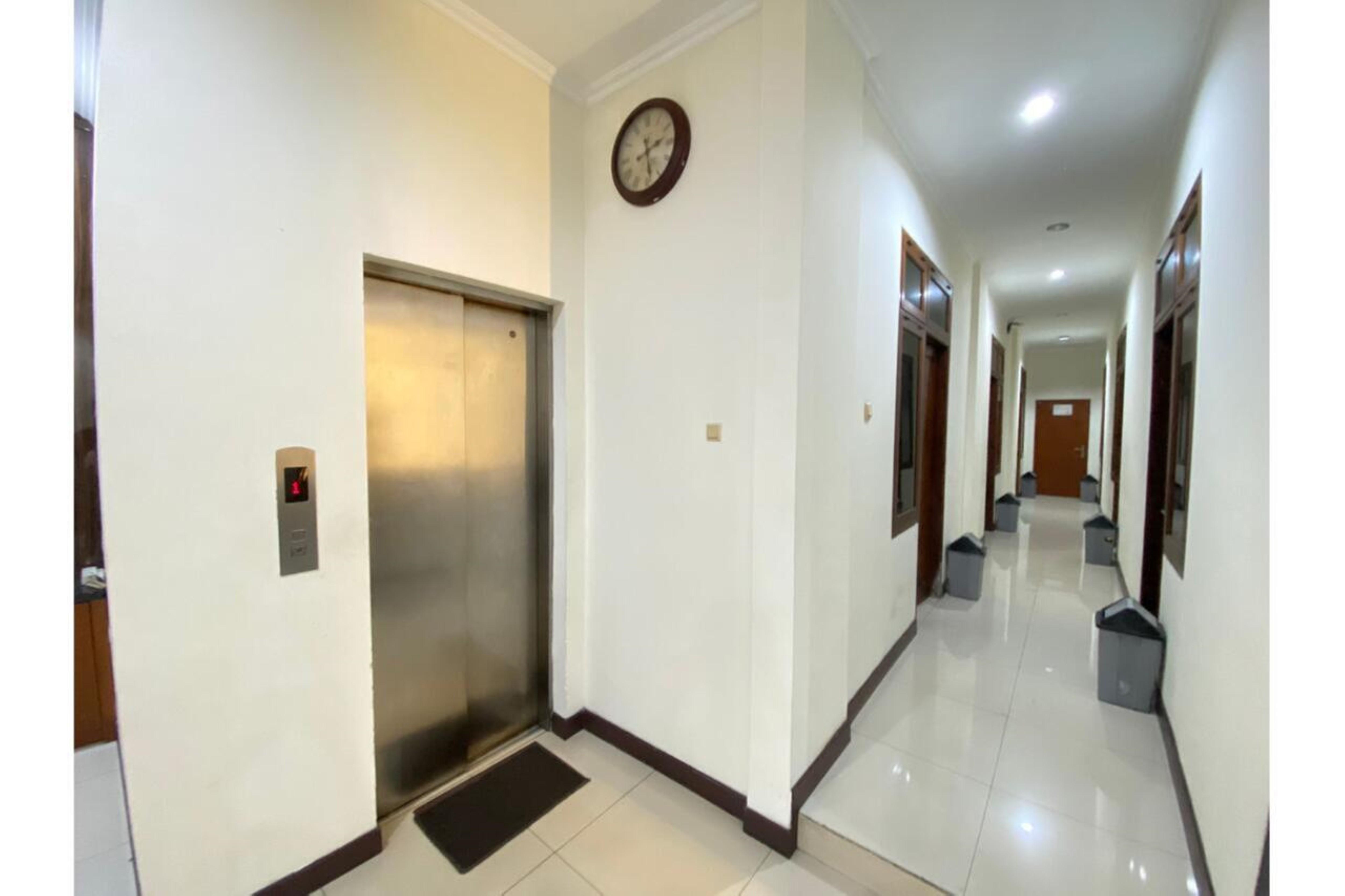 Oyo 2357 Syariah Grand Raudhah Hotel Jakarta Kültér fotó
